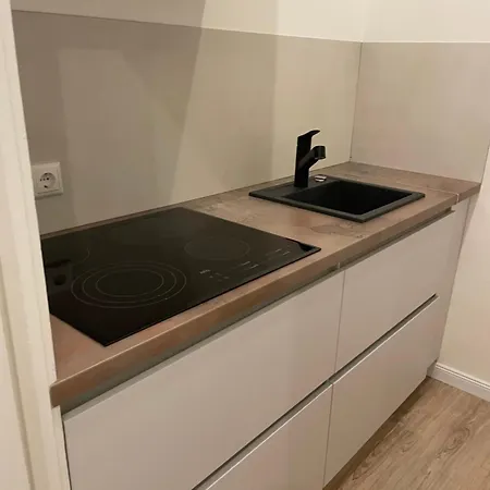 Grosses, Helles 1-zimmerapartment Bis Zu 3 Personen Apartment Berlin