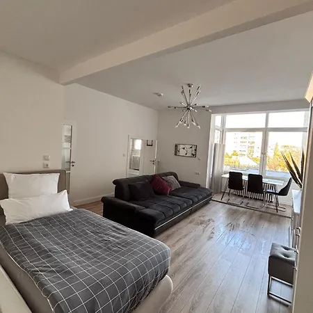 Grosses, Helles 1-zimmerapartment Bis Zu 3 Personen Lägenhet *